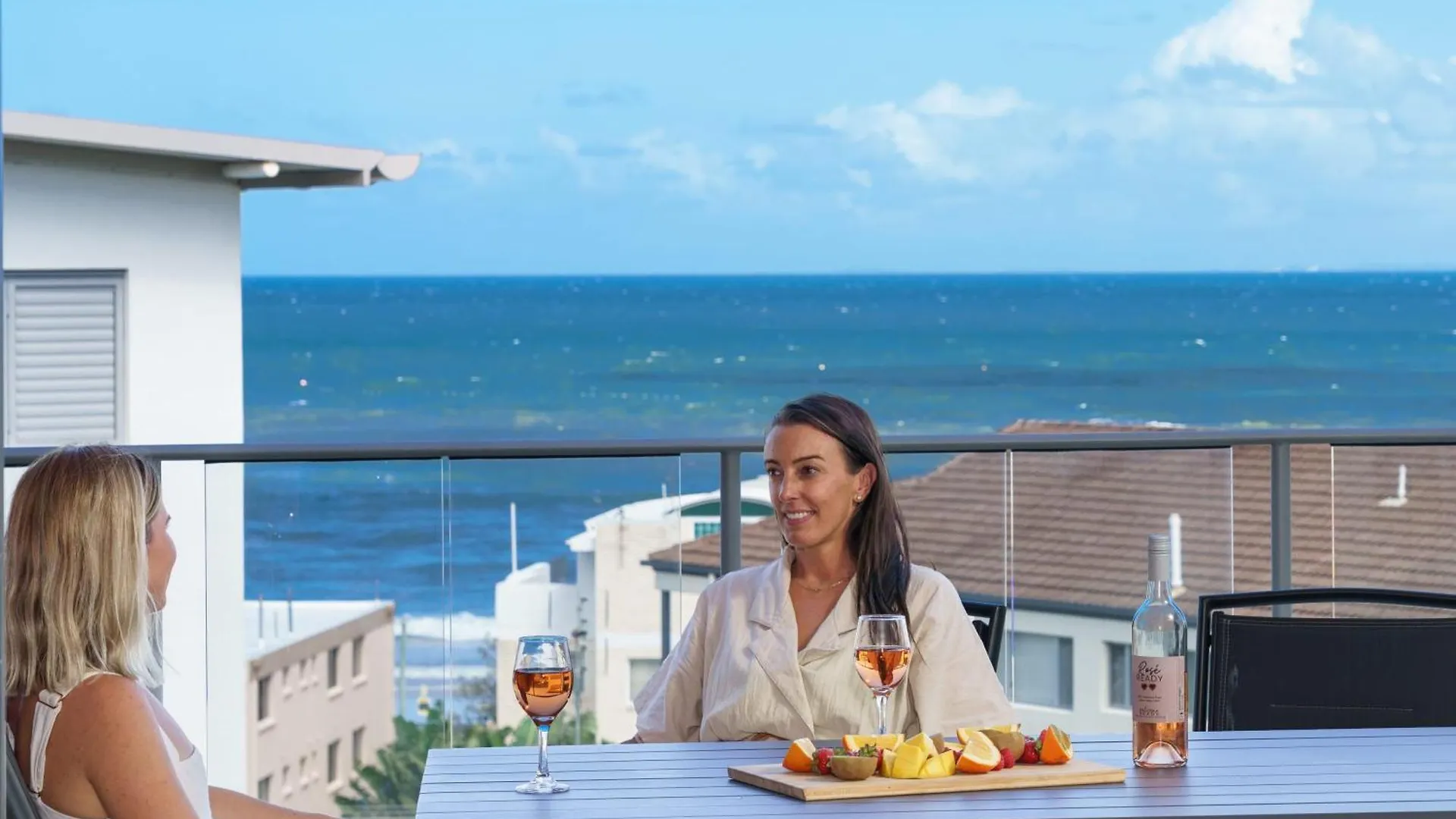 Apartament Coastal Bliss - 3Br Unit Overlooking Kings Beach Caloundra